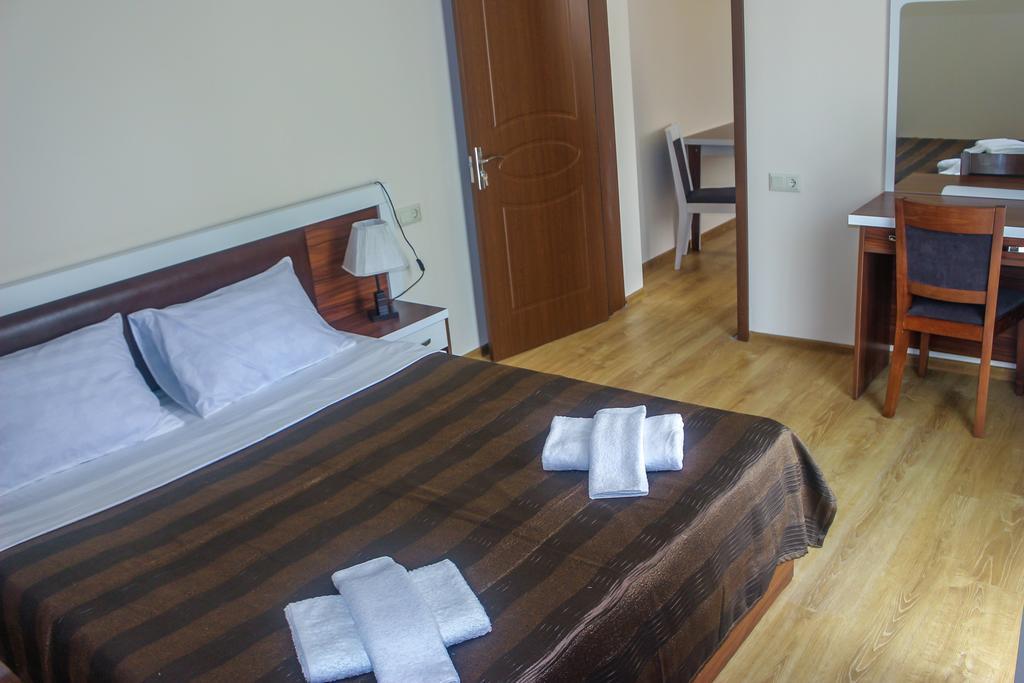 Golden Fleece Hotel Ureki Esterno foto
